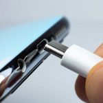 Як почистити гніздо зарядки type c