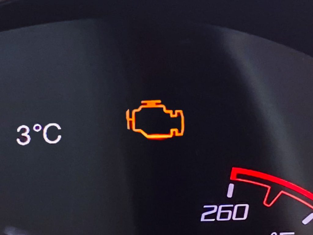 Горить Check Engine: чи завжди потрібна комп’ютерна діагностика
